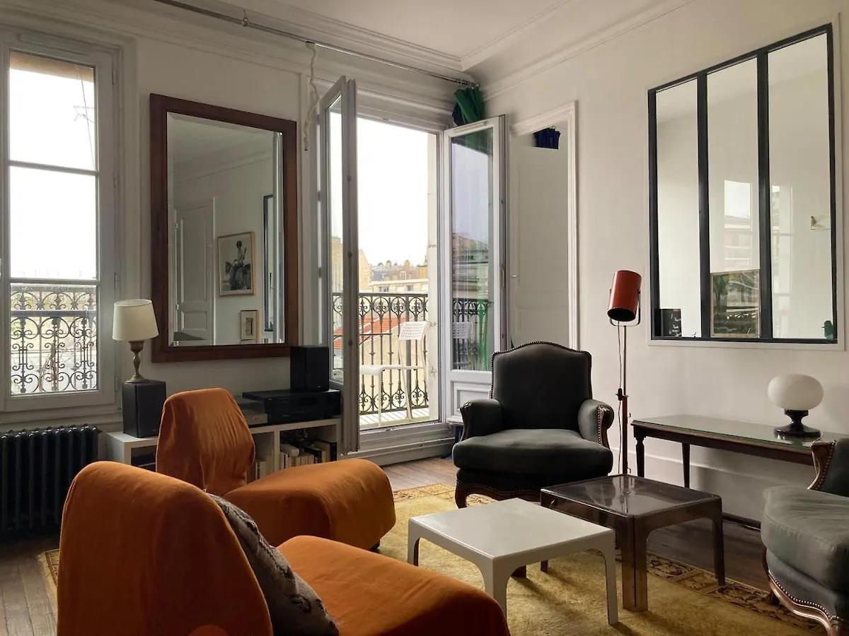 Luminous And Inspiring Arty Home location