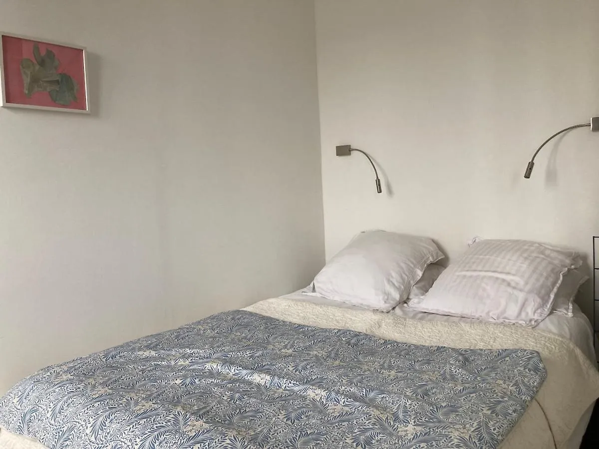 Luminous And Inspiring Arty Home Paris