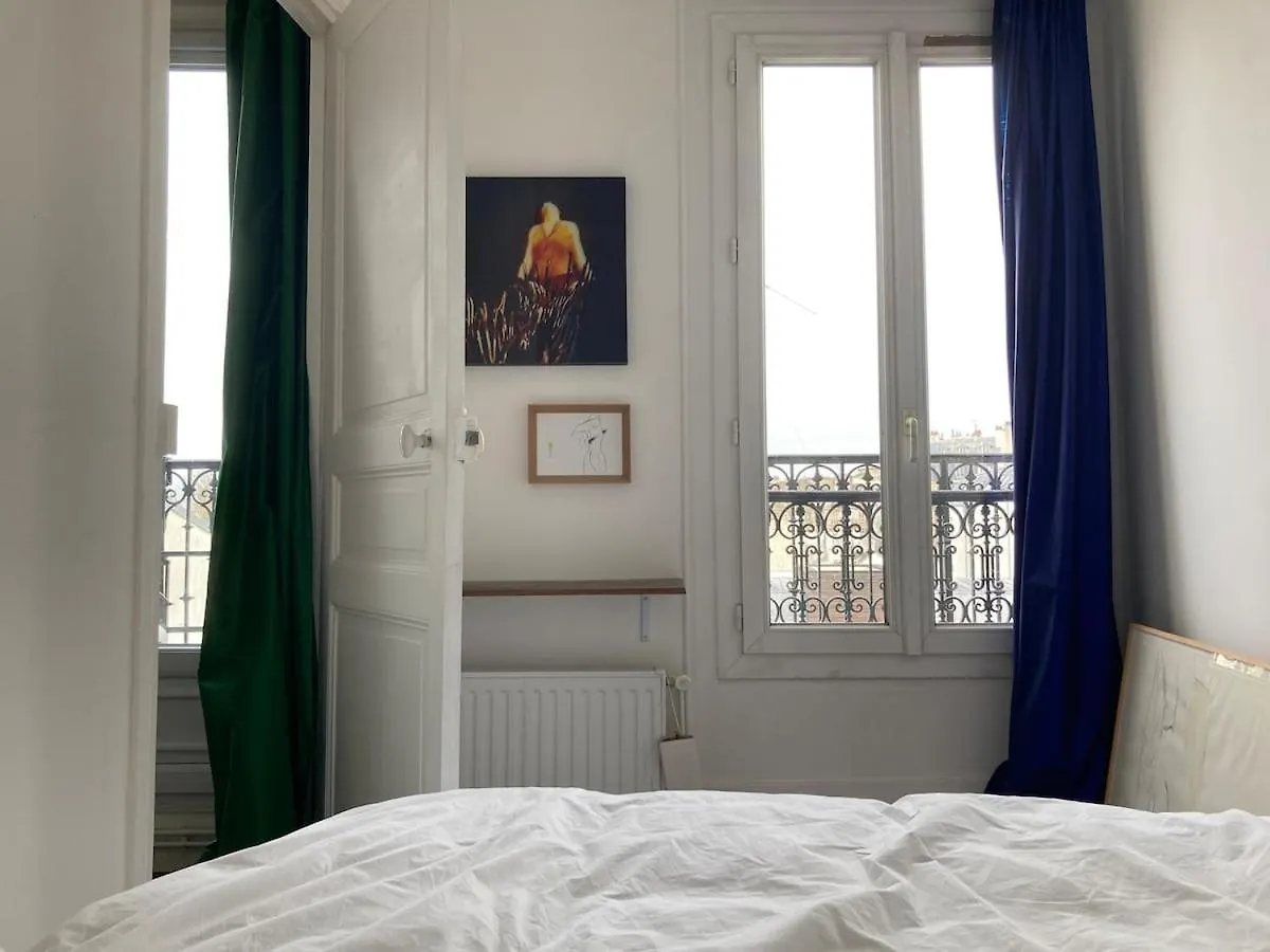 Luminous And Inspiring Arty Home Paris 0*,