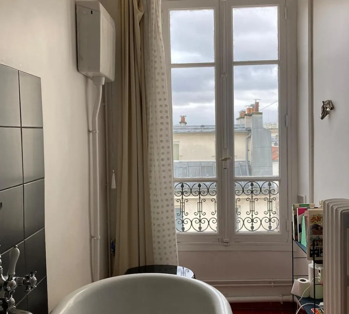Luminous And Inspiring Arty Home Paris France